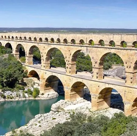 Maison De Village Sur 2 étages à 4 Personnes Meublé De Tourisme Classé 3 étoiles * Vénéjan
