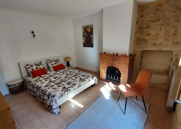 Maison De Village Sur 2 étages à 4 Personnes Meublé De Tourisme Classé 3 étoiles Casa vacanze Vénéjan